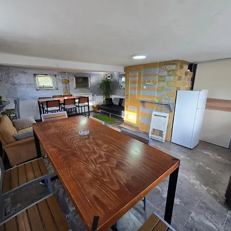 Rentigo Vikendica 11 11 Cardak With Pool Bbq And Nature View 펜션 *