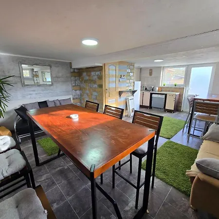 Rentigo Vikendica 11 11 Cardak With Pool Bbq And Nature View 펜션